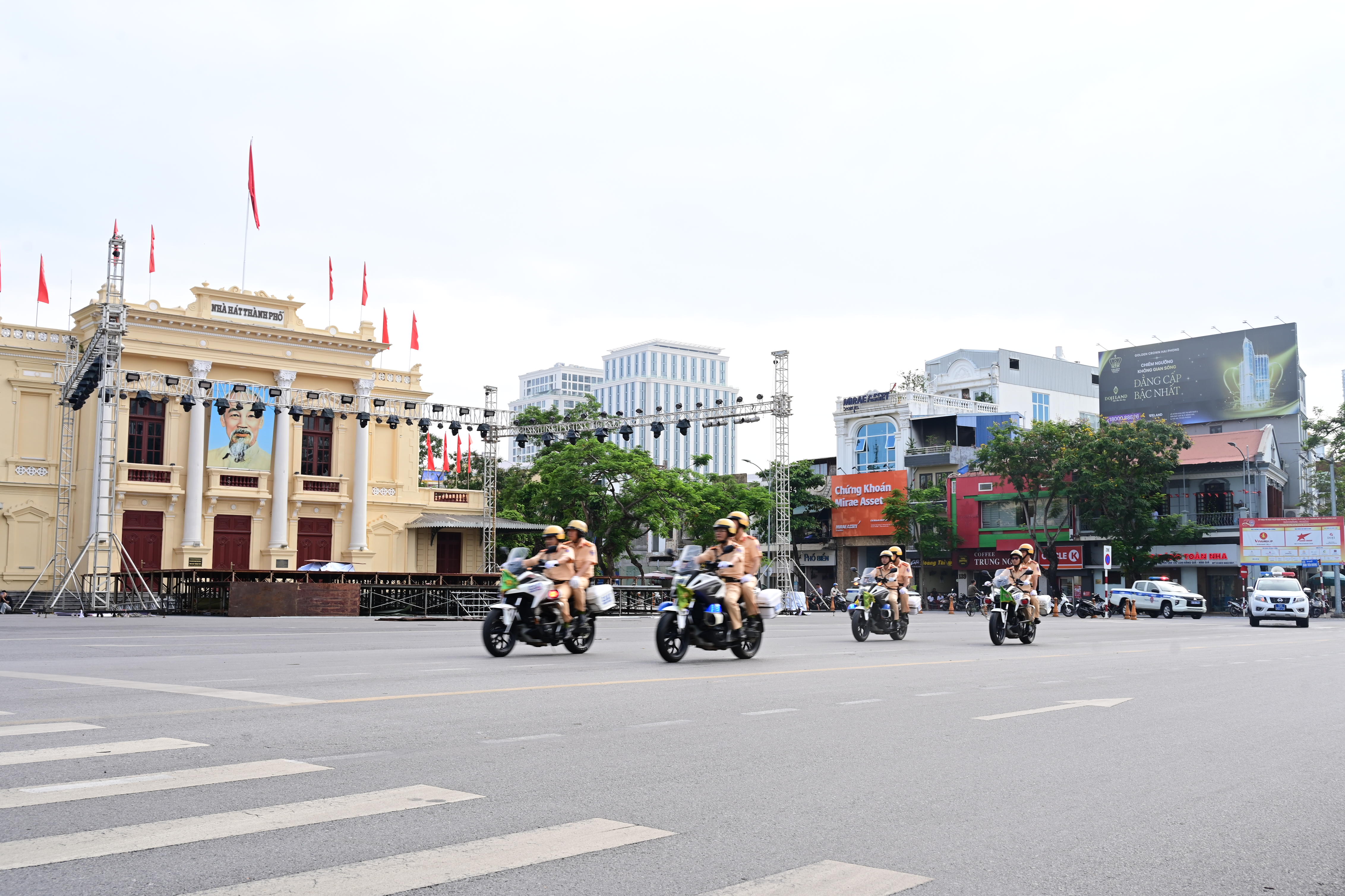 Tai nạn giao thông giảm rõ rệt sau 02 ngày cuối tuần ra quân tổng kiểm soát phương tiện xe mô tô, xe máy điện trên địa bàn thành phố Hải Phòng